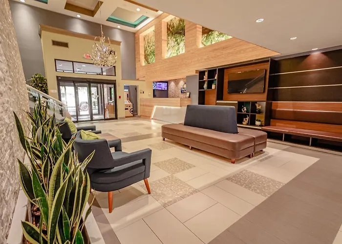 Days Inn & Suites By Wyndham Fort Myers Near Jetblue Park