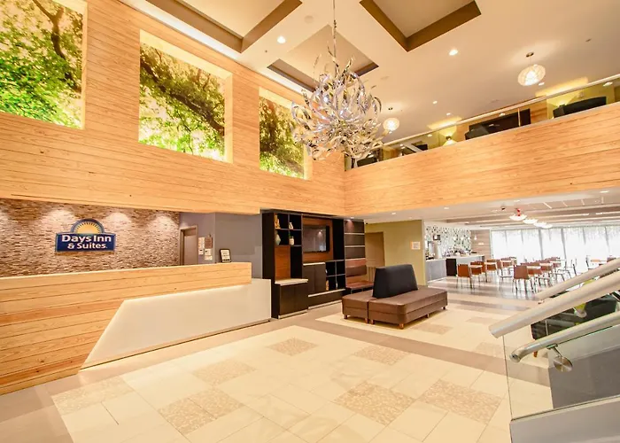 Days Inn & Suites By Wyndham Fort Myers Near Jetblue Park