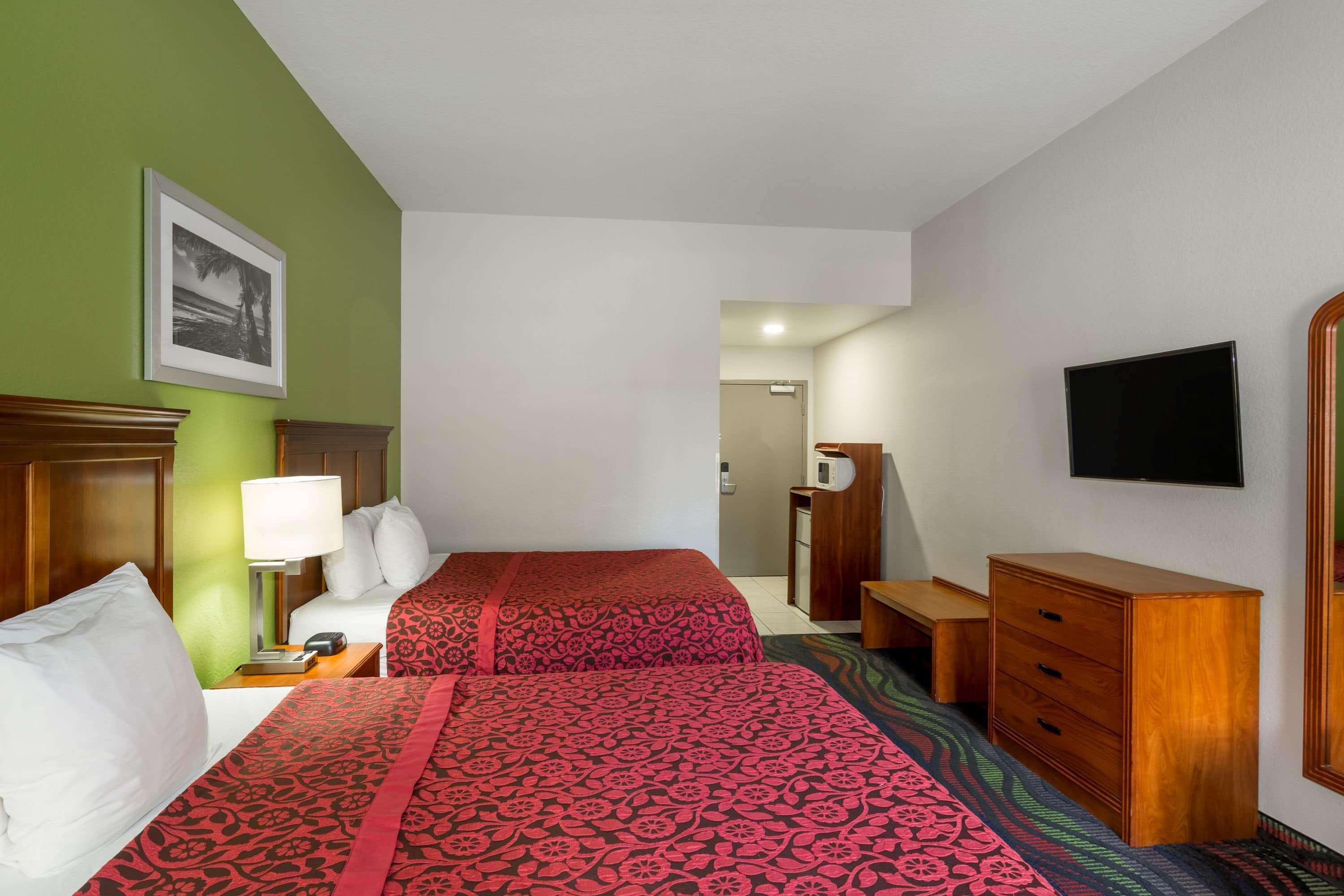 Days & By Wyndham Myers Near Jetblue Park 3*